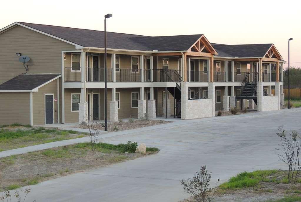 Eagle'S Den Three Rivers Texas A Travelodge By Wyndham Exterior photo