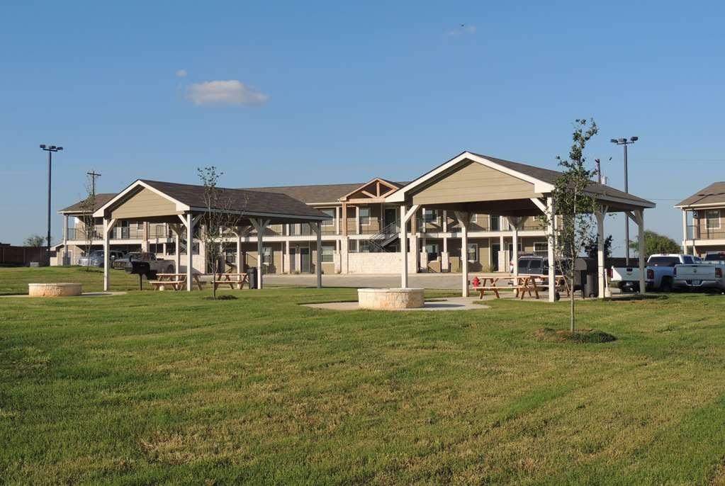 Eagle'S Den Three Rivers Texas A Travelodge By Wyndham Exterior photo