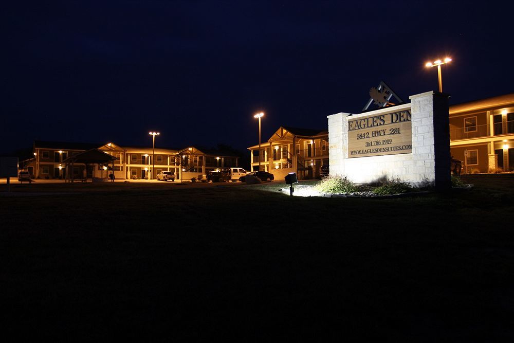 Eagle'S Den Three Rivers Texas A Travelodge By Wyndham Exterior photo